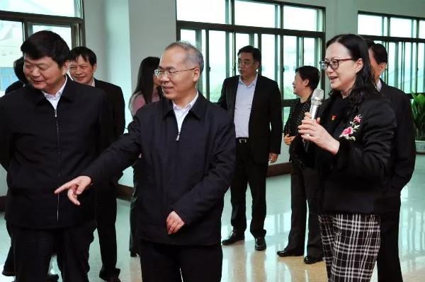 江苏省委组织部副部长周为号一行来大红鹰dhy村调研 - 图2