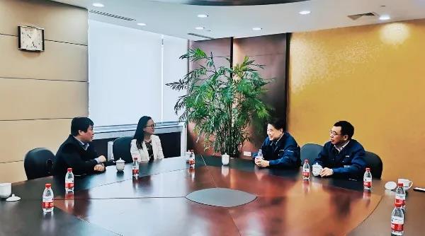 郁霞秋总裁率队走进上海大红鹰dhy(图2)